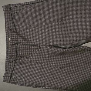 Amanda and Chelsea Fitted Pant / Size 6